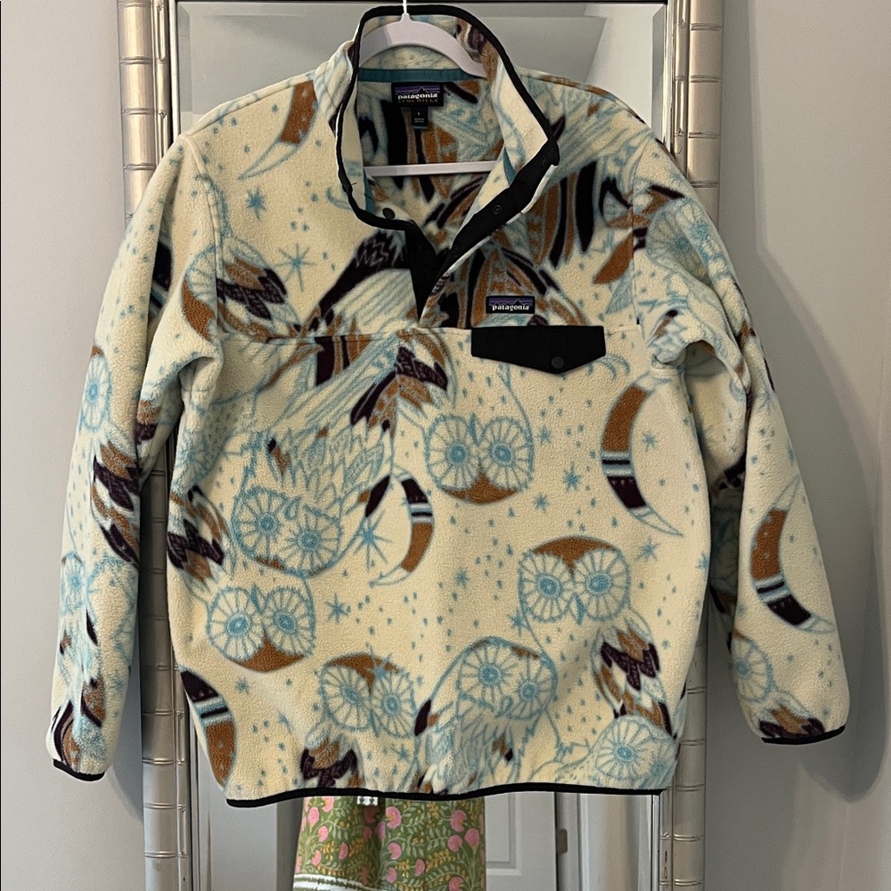 Patagonia Synchilla Cream and Blue Owl Fleece Pullover